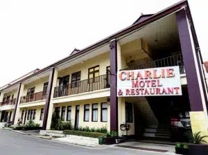 Charlie Motel & Restaurant 1 Charlie Motel & Restaurant - Penginapan & Makanan Sedap di Malaysia